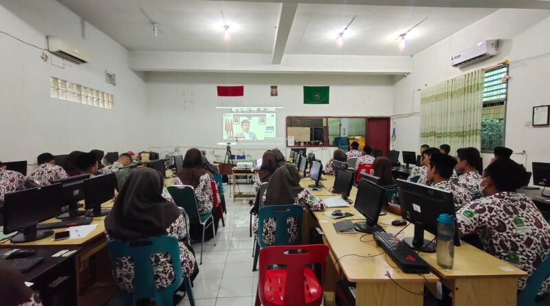 Makin Cakap Digital, MAN 1 Medan Ikut Serta dalam Webinar Literasi Digital Nasional