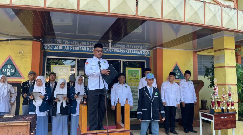 MAN 1 Medan Tingkatkan Semangat Persatuan melalui Upacara Peringatan Sumpah Pemuda