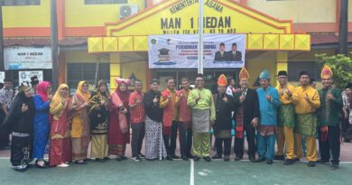 MAN 1 Medan Laksanakan Upacara Hari Pendidikan Nasional 