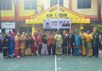 MAN 1 Medan Laksanakan Upacara Hari Pendidikan Nasional 